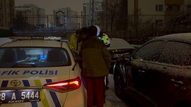 Alkollü sürücü çıkmaz sokağa girince yakayı ele verdi
Drift atarak polisten kaçan sürücü 0.99 promil alkollü çıktı