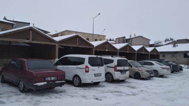 Aşırı soğuklar Tercan'da pazar yerini boş bıraktı