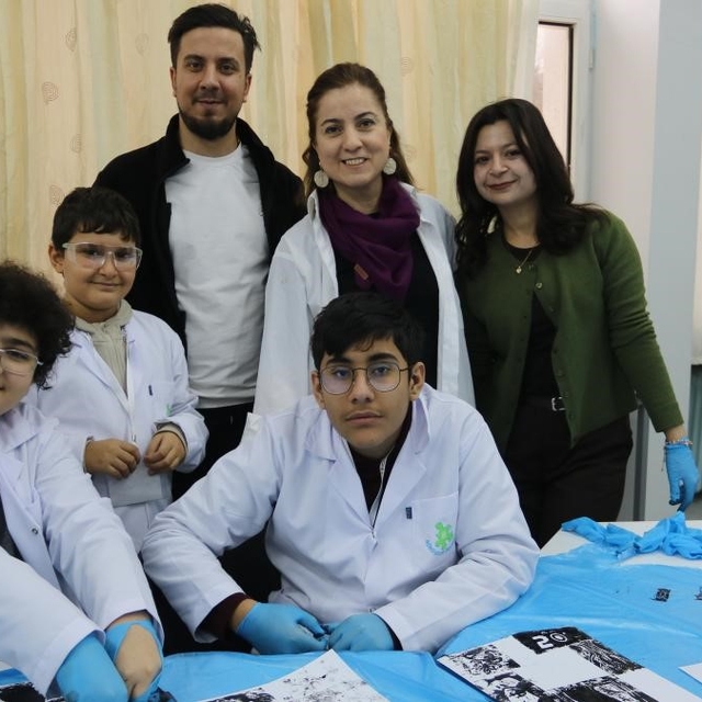 İnönü Üniversitesi'nde çocuklar, özgün baskı resim atölyesi etkinliğinde hü...