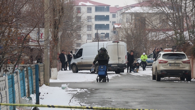 Iğdır'da şüpheli çanta korkuttu, içinden çocuk kıyafetleri çıktı