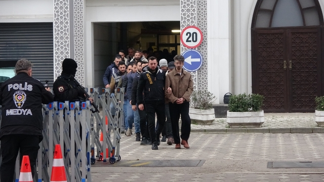 Yapay zekayla kadın olup vurgun yapmışlar
Yapay zeka tuzağını Kocaeli polisi bozdu: 24 şüpheli tutuklandı
Çete lideri Kayseri'deki dijital ofiste yakalandı