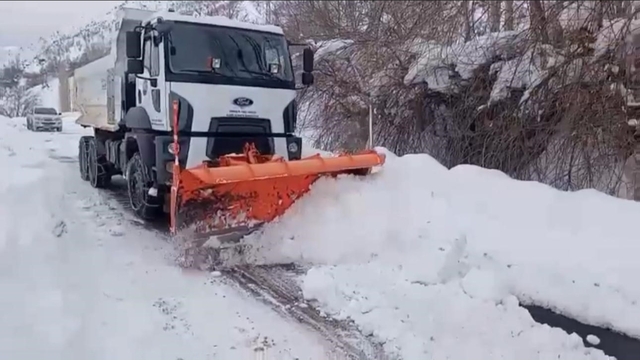 Çığ riski nedeniyle kapalı 30 köy yolu için çalışma başlatıldı