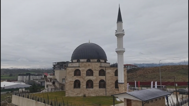 Deprem sonrası inşa edilen 118. cami olan 'Gazze Şehitleri Camii' ibadete açıldı