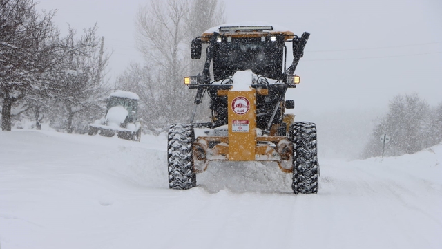 Elazığ'da 259 köy yolunda çalışmalar sürüyor