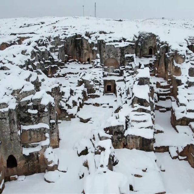 Perre Antik Kenti beyazlara büründü