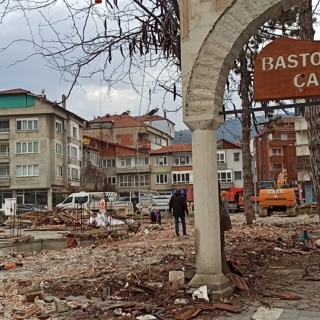 Bastoncular Çarşısı eski terminal alanına taşındı