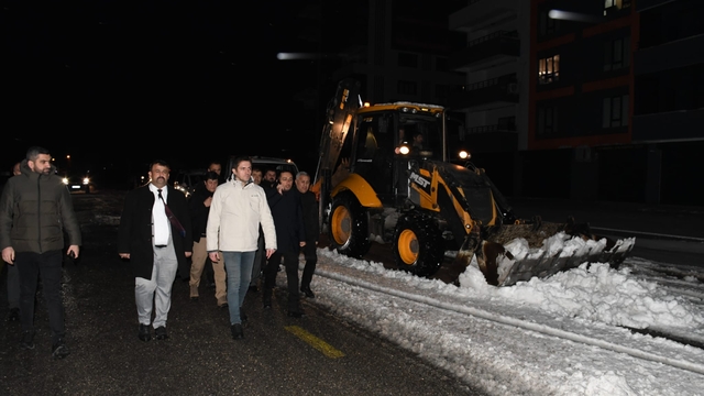 Nusaybin Kaymakamı Çakır, karla mücadele çalışmalarını inceledi