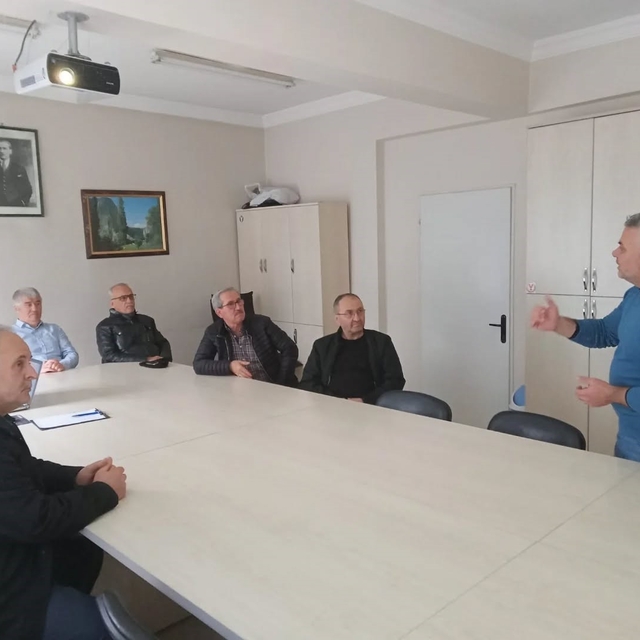 Bilecik'te arı yetiştiricilerine eğitim verildi