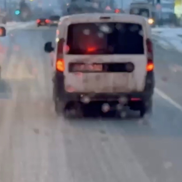 Saniyelerle yarışan itfaiyeye aracına yol vermedi