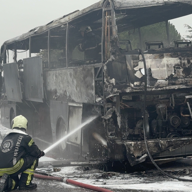 Seyir halindeki yolcu otobüsünde yangın: Facia son anda önlendi
Yolcunun di...