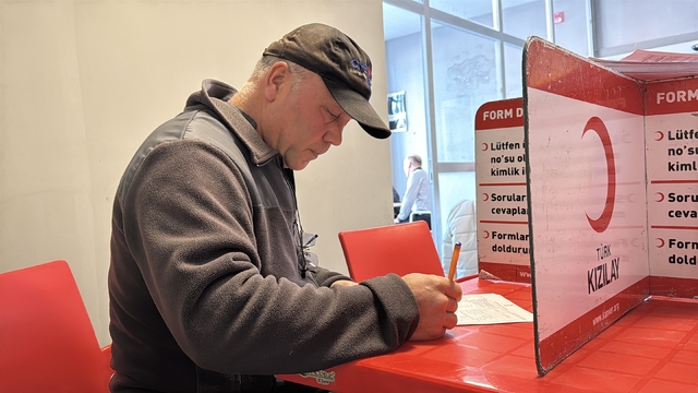 Askerde başladığı kan bağışı yolculuğunda 41 üniteye ulaştı