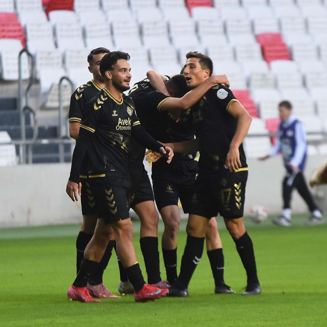 Altay evinde Denizli ile rakip