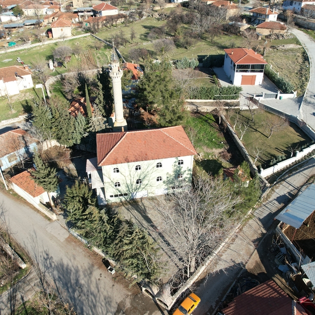 Köyün tek camisinin bir kısmı ve avlusu icradan satılığa çıkarıldı
Bağışla...
