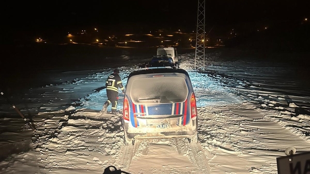 Ekipler bu kez itfaiye ekipleri için yol açtı