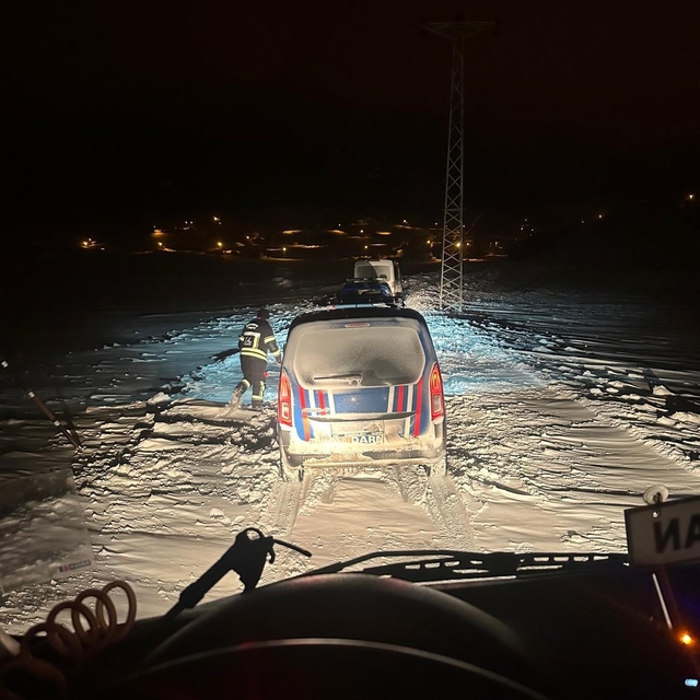 Ekipler bu kez itfaiye ekipleri için yol açtı