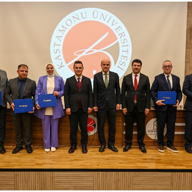 Kastamonu Üniversitesi'ndeki programlara MEDEK akreditasyon belgeleri veril...