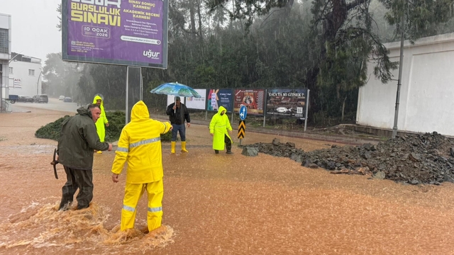 Kemer'de su baskınlarıyla mücadele
