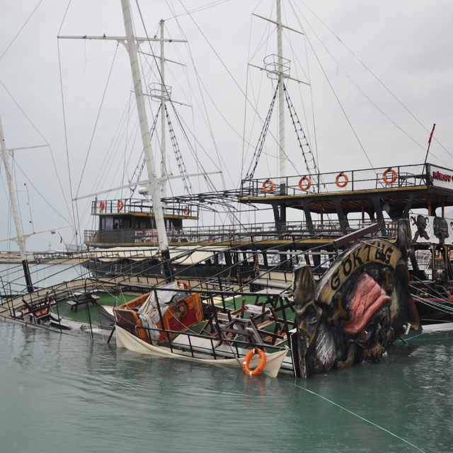 Mersin'in Silifke ilçesinde fırtına etkili oldu