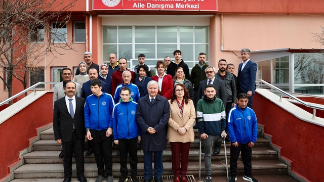 Aksaray Valisi Duru, Aksaray Bakım, Rehabilitasyon ve Aile Danışma Merkezini ziyaret etti
