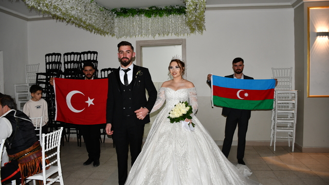 Samsun'a Azerbaycan'dan gelin geldi