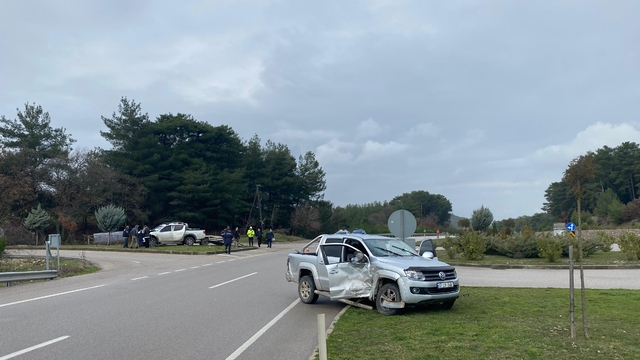 Çanakkale'de iki pikabın çarpıştığı kazada 2 kişi yaralı