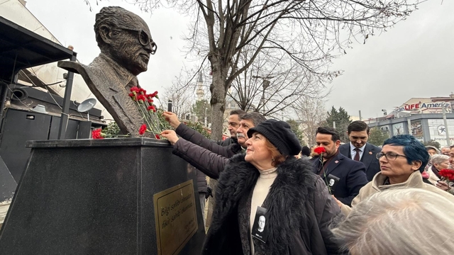 Meslektaşları Uğur Mumcu'yu ölümünün 33. yılında andı
