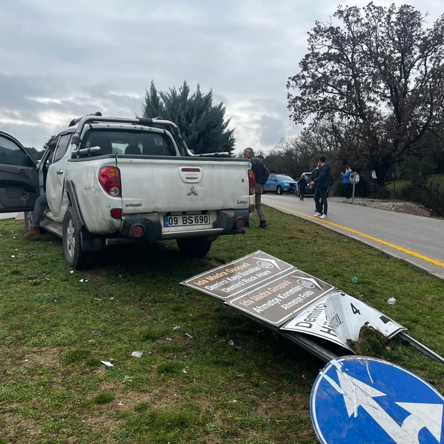 Ayvacık'ta iki araç çarpıştı: 2 yaralı