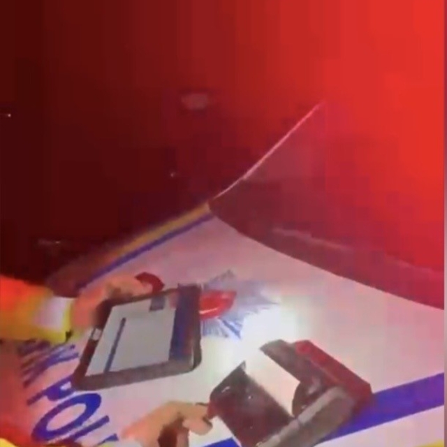 Kavga sonrası drift yaptı, 2 kişiye çarptı: 159 bin 716 TL ceza, araç trafi...