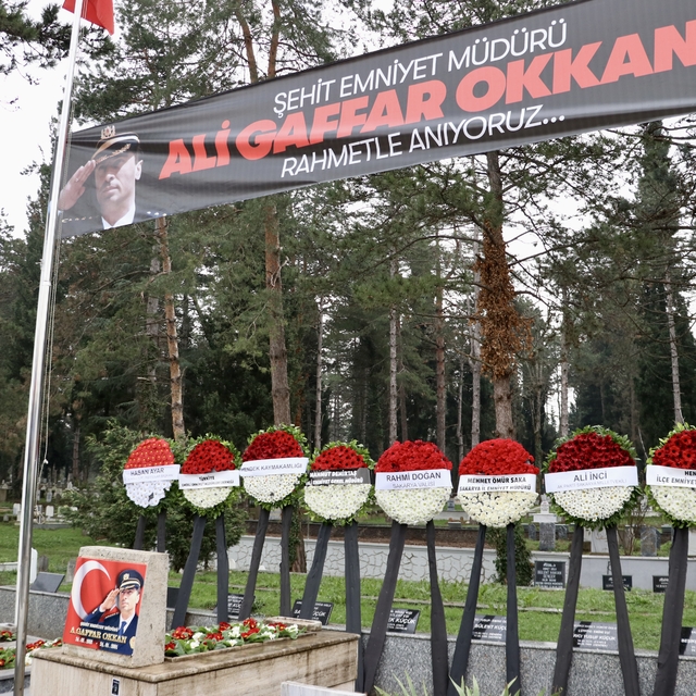 Şehit Emniyet Müdürü Ali Gaffar Okkan, Sakarya'da mezarı başında anıldı