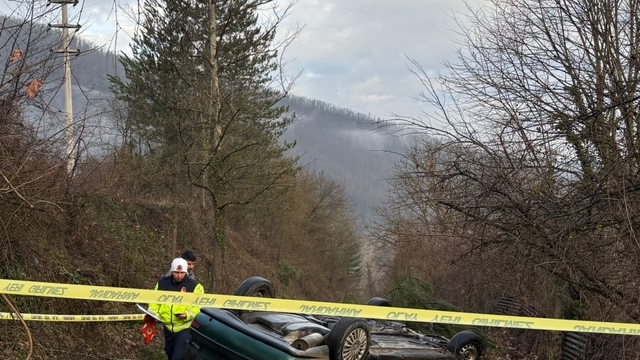 Devrilen otomobilin sürücüsü öldü