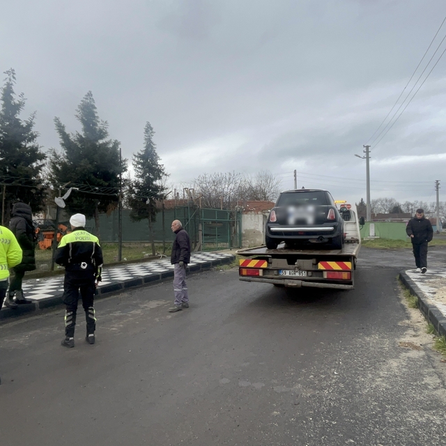 Çorlu'da abart egzozlu otomobile ceza kesildi