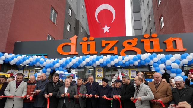 Düzgün marketler 25'nci şubesini törenle açtı