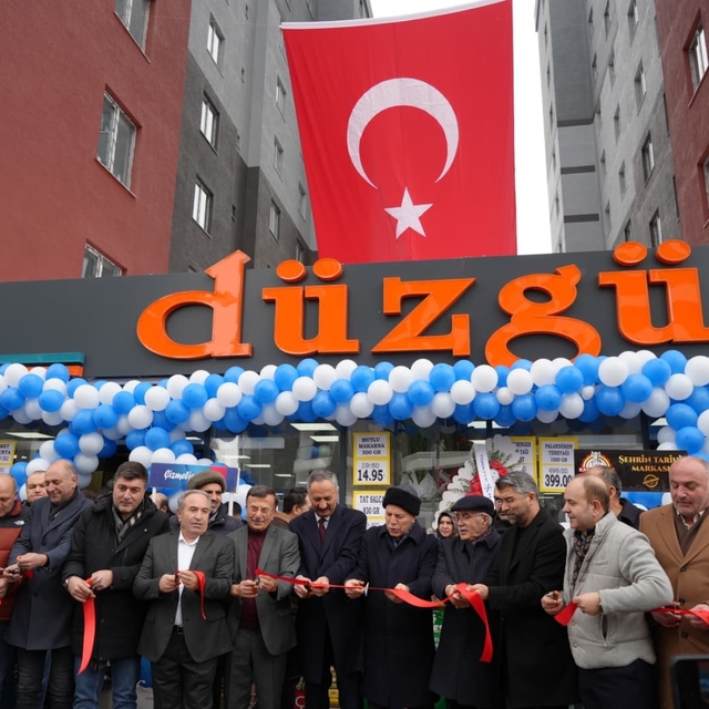 Düzgün marketler 25'nci şubesini törenle açtı