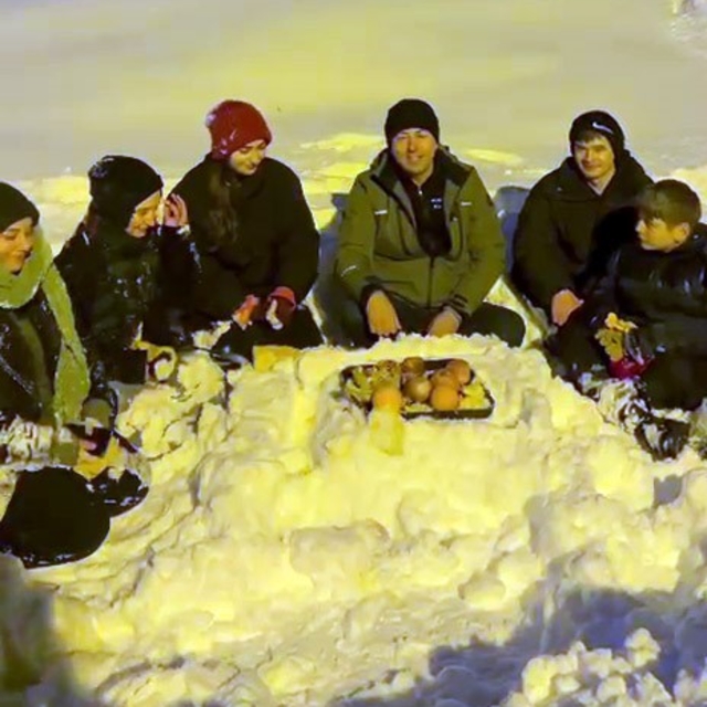 Başkan yolda kalan yolcuları evlerine ulaştırdı
Sivas Belediye Başkanı Dr....