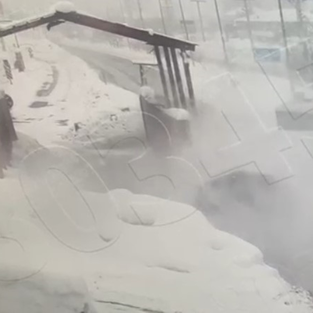 Bitlis'te 4 polisin yaralandığı kaza kamerada