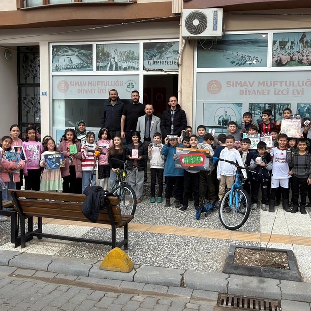 Simav Diyanet Genç Ofisi'nden öğrencilere hediye sürprizi