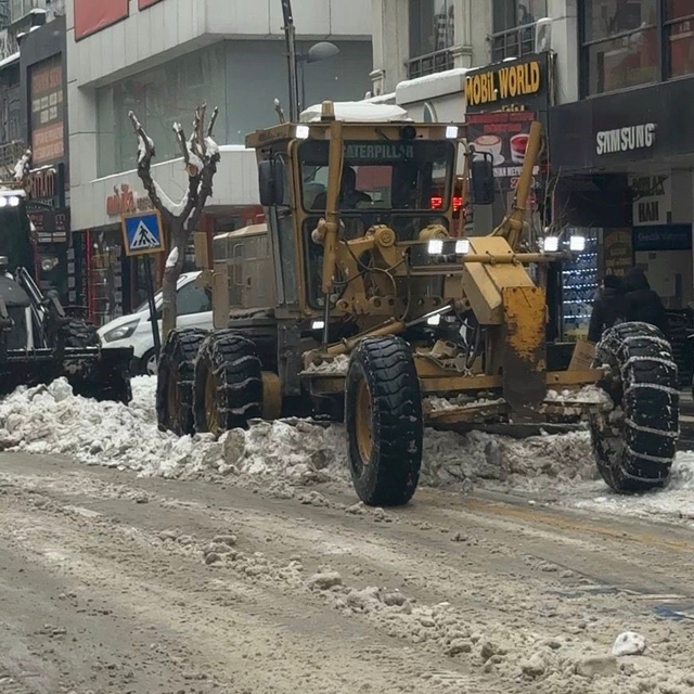 Elazığ'da  karla mücadele ekipleri sahada