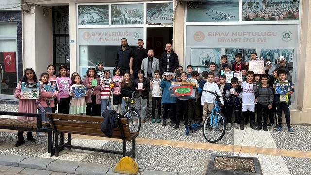 Simav Diyanet Genç Ofisi'nden öğrencilere hediye sürprizi