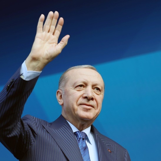 Cumhurbaşkanı Erdoğan: "Bizimle laf değil eser, hizmet yarıştırın"
"Çok zor...