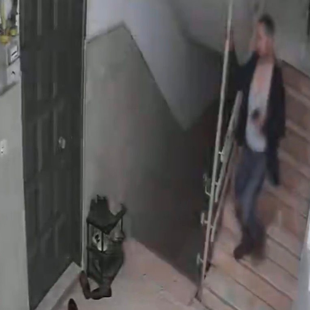 Eski eşine vahşeti yaşatan şahsın olay sonrası kaçma anları kamerada
Gazian...