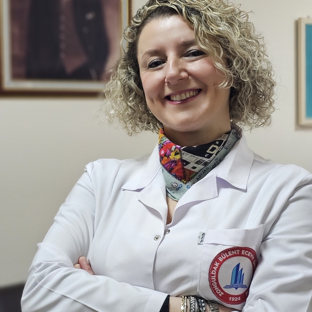 Susuz kalan beyinde hücreler arası iletişim yavaşlıyor
Doç. Dr. Esra Acıman...