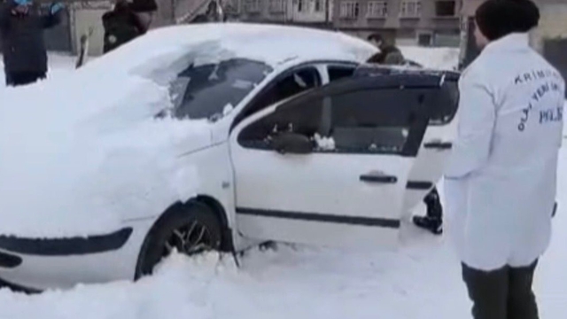 Gaziantep'te kayıp olarak aranan şahıs aracında öldürülmüş halde bulundu
Kaçan katil zanlısını Cinayet Büro Amirliği ekipleri adım adım iz sürerek yakaladı