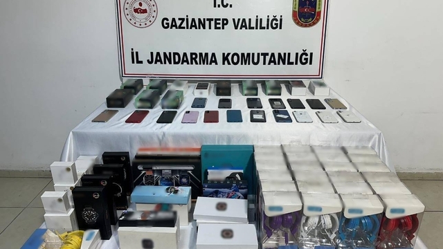 Gaziantep'te 1,8 milyon TL değerinde elektronik eşya ele geçirildi: 2 gözaltı