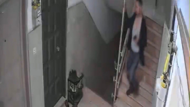 Eski eşine vahşeti yaşatan şahsın olay sonrası kaçma anları kamerada
Gaziantep'te vahşet: Eski eşini kezzapla ağır yaraladı
