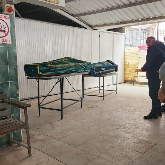 Otoyol gişelerindeki kazada ölen çift gözyaşlarıyla uğurlandı