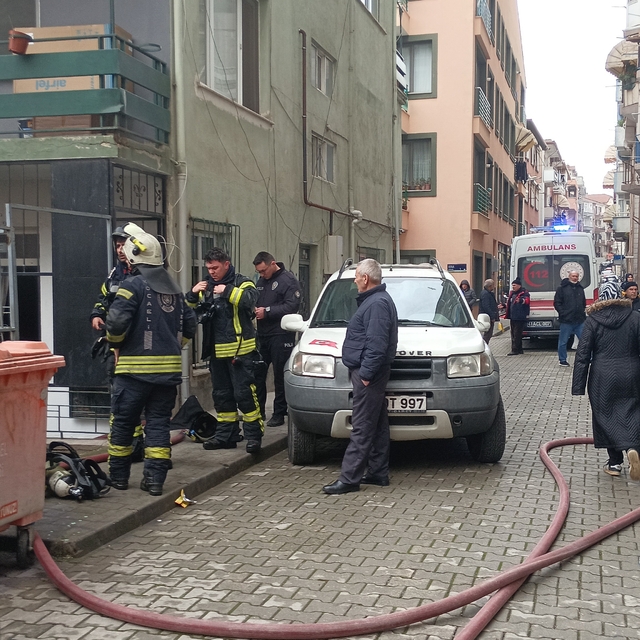 Tersane işçilerinin kaldığı evde yangın