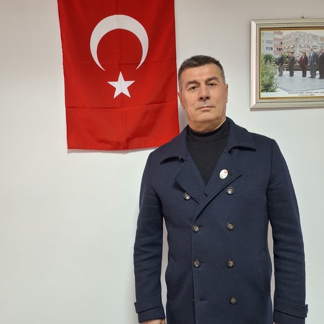 Kırklareli'nde şehit aileleri, terör örgütü yandaşlarının Türk bayrağına sa...