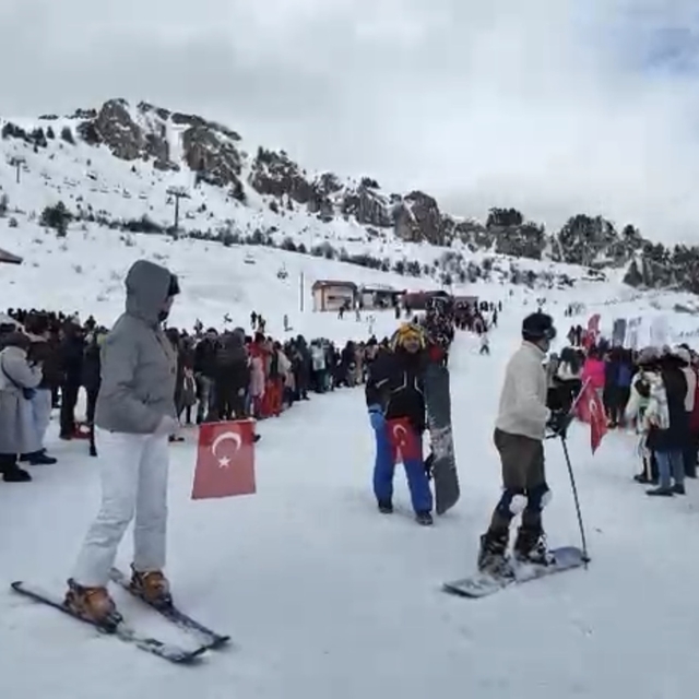 Keltepe Kayak Merkezi'nde hafta sonu yoğunluğu