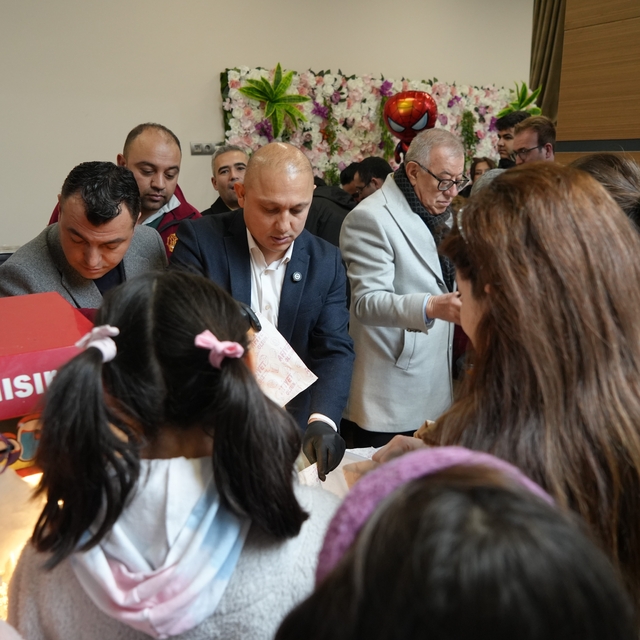 Çocuklar için ücretsiz şenlik düzenlendi, aileler akın etti