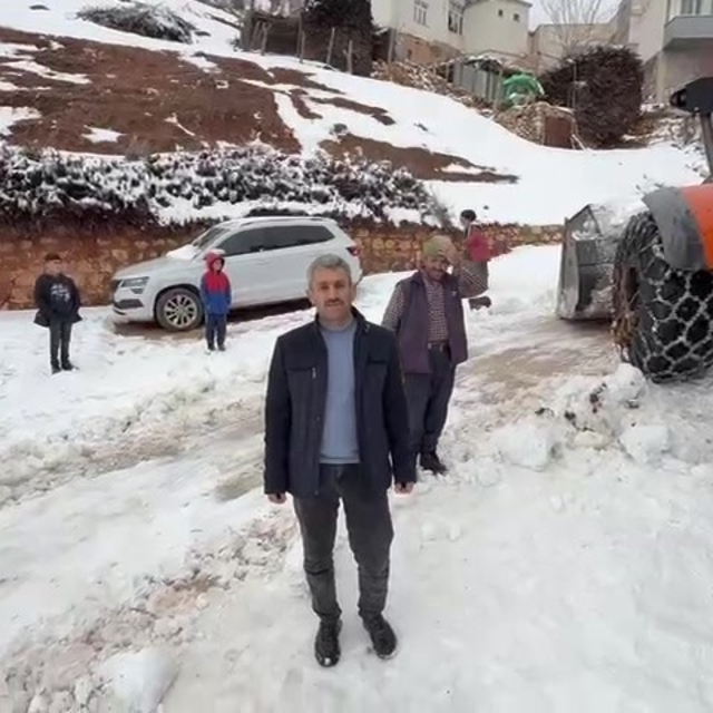 Şehit kızının mutluluğuna kar engel olamadı
Devletin şefkat eli yolları açt...